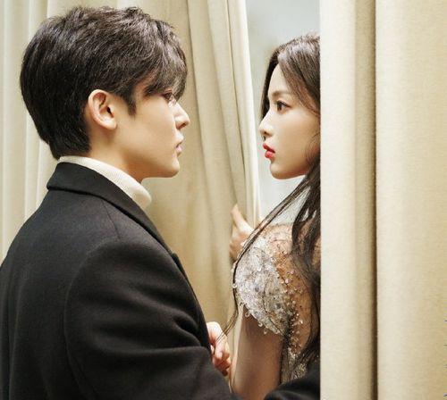 侯明昊恋情爆料最新,甜蜜互动引粉丝热议  第1张